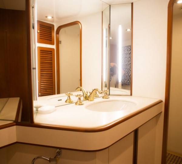 Twin Ensuite Bathroom