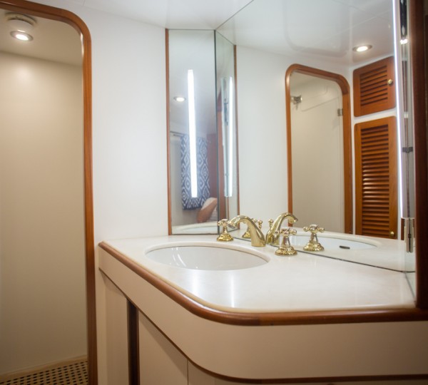 Twin Ensuite Bathroom