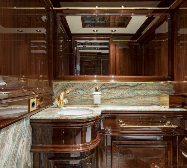 Upper Deck - Day Head