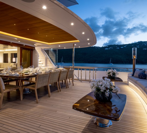 Uppr Deck -aft Deck Dining Area