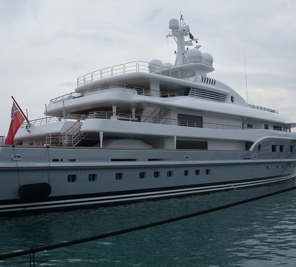 Yacht KOGO Exterior