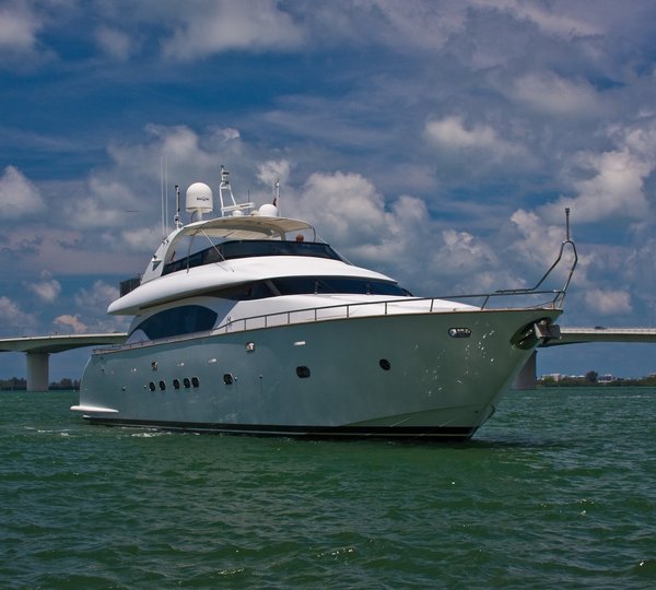 The 27m Yacht EN LESS