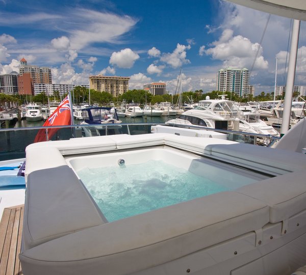 The 27m Yacht EN LESS