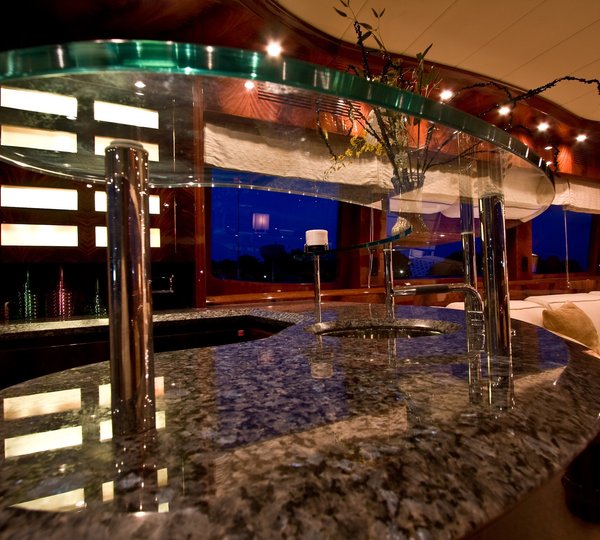 The 27m Yacht EN LESS