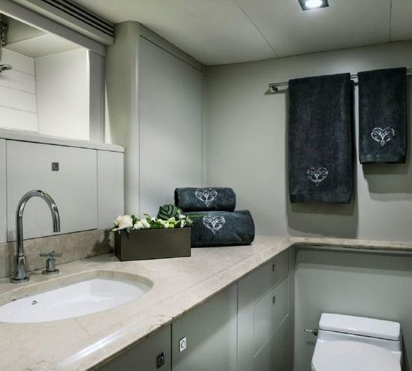 The 35m Yacht CAROLINE 1