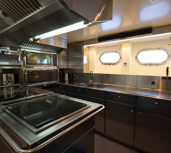 The 38m Yacht ALUMERCIA