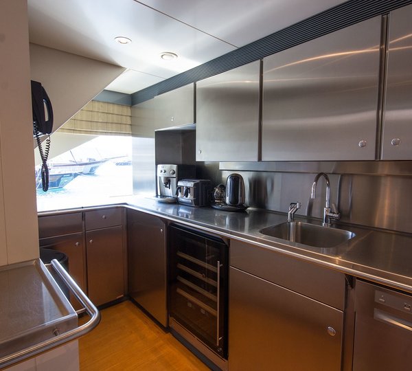 The 38m Yacht ALUMERCIA