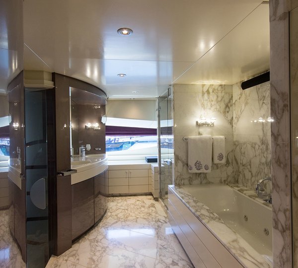 The 38m Yacht ALUMERCIA