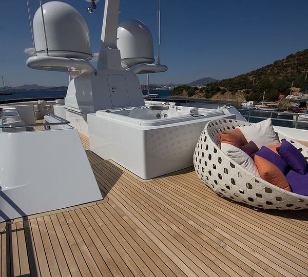 The 38m Yacht ALUMERCIA