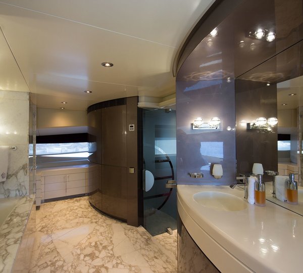 The 38m Yacht ALUMERCIA