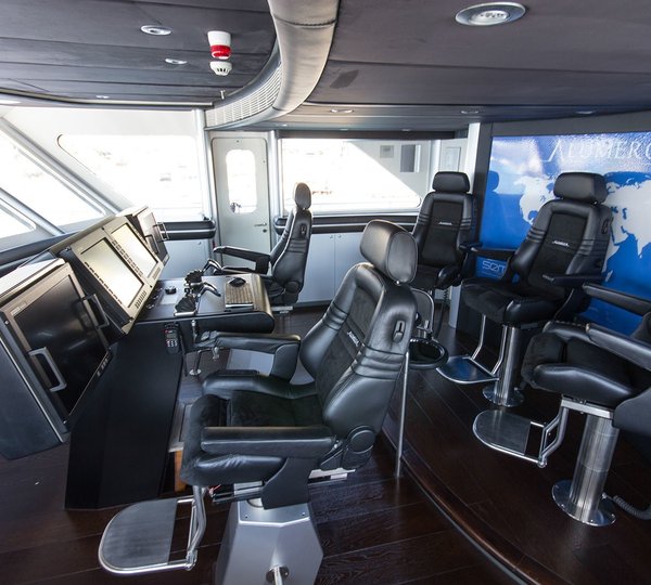 The 38m Yacht ALUMERCIA