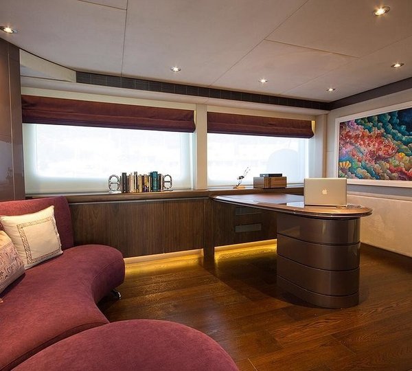 The 38m Yacht ALUMERCIA