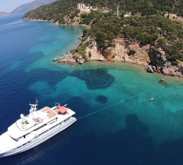 The 38m Yacht ALUMERCIA