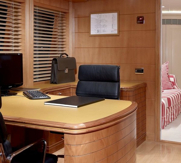 The 40m Yacht MAC BREW