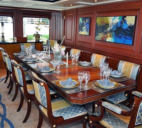 The 41m Yacht Queen D