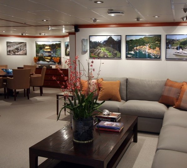 Premier Saloon On Board Yacht SILVER CLOUD