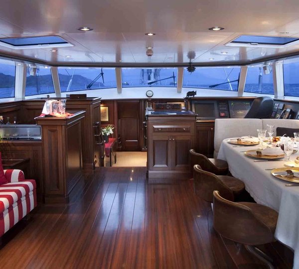 Top Saloon With Eating/dining Aboard Yacht KOO