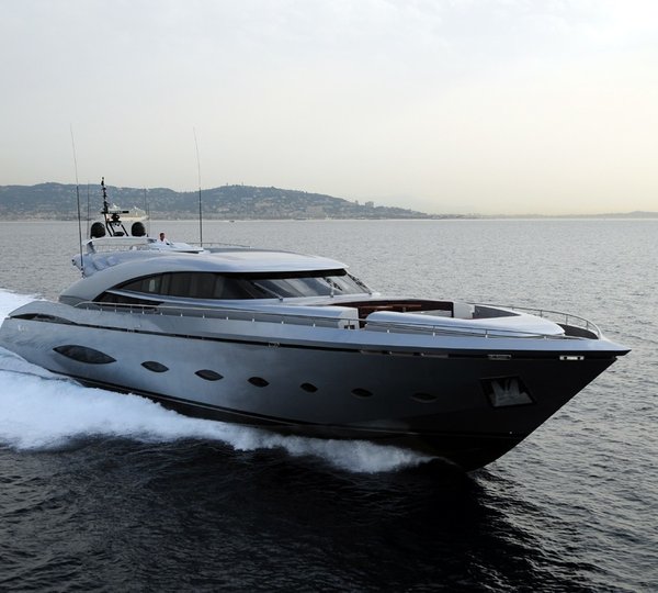 Forward Aspect: Yacht MY TOY's Cruising Photograph