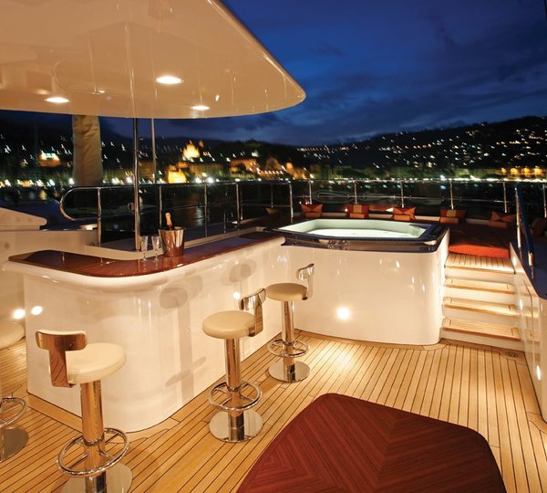 Drinks Bar With Jacuzzi Pool On Yacht DIANE