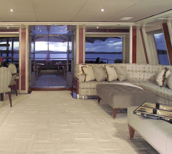 Profile Aspect: Yacht SILVER DREAM's Sky-lounge Photograph