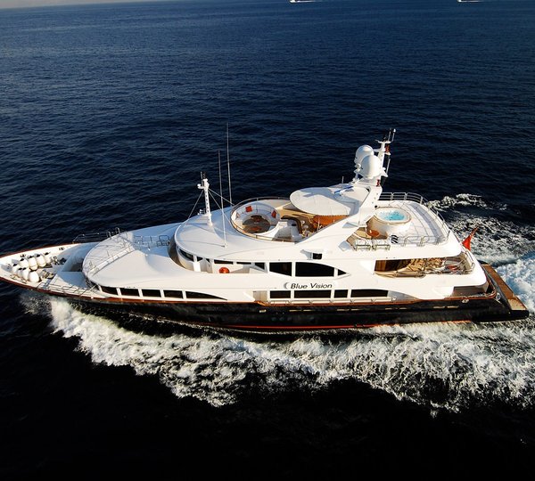 Cruising On Yacht BLUE VISION