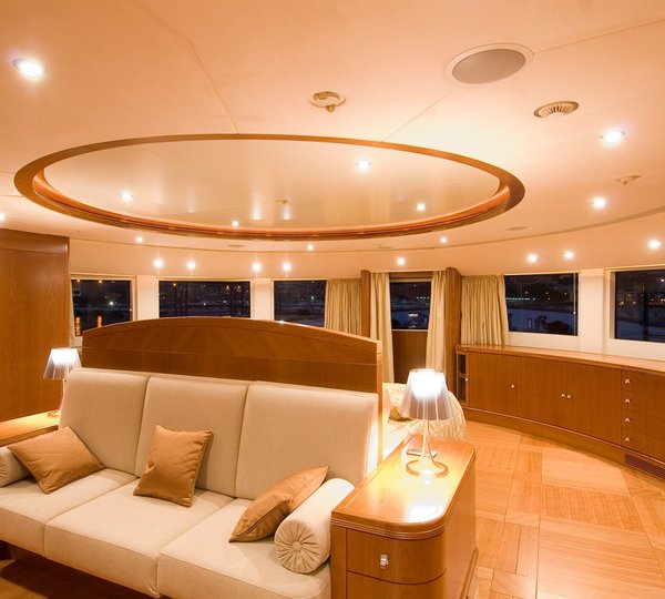 Sitting: Yacht BLUE VISION's Main Master Cabin Pictured