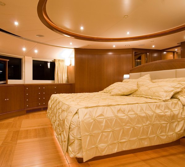 Profile Aspect: Yacht BLUE VISION's Main Master Cabin Captured