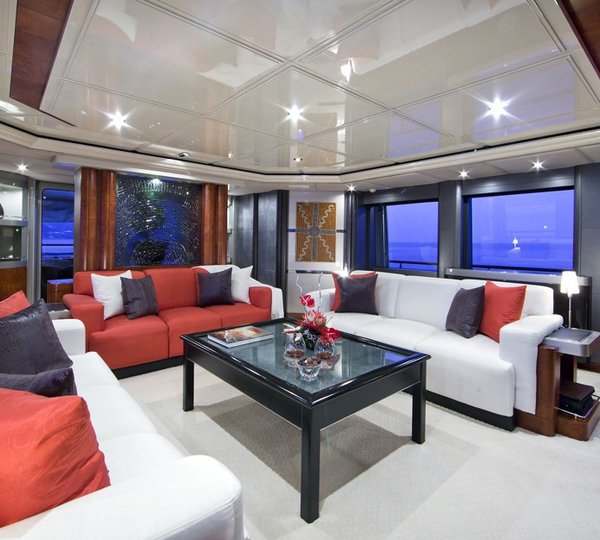 Profile Aspect: Yacht SILVER DREAM's Premier Saloon Captured