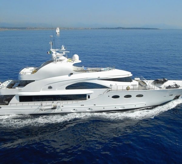 Premier Overview On Board Yacht FATHOM