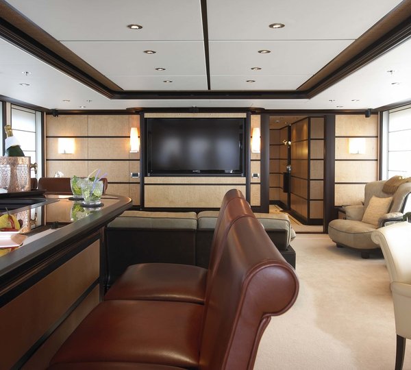 Premier Saloon Viewing Fore Aboard Yacht HARLE
