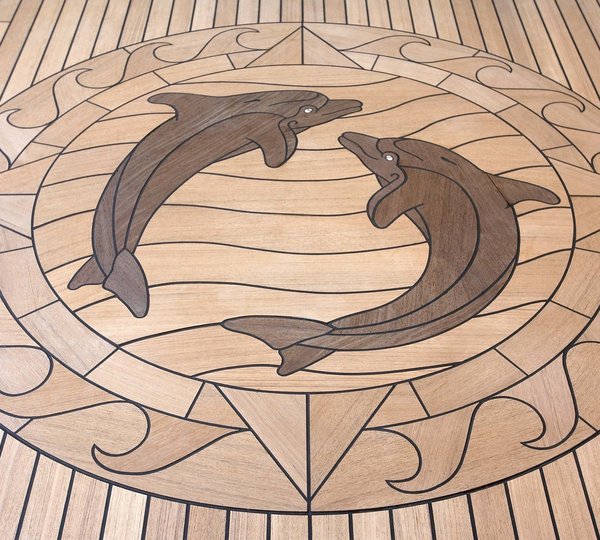 Close Up: Yacht HARLE's Deck Image