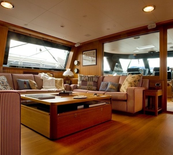 Top Saloon Aboard Yacht HERITAGE