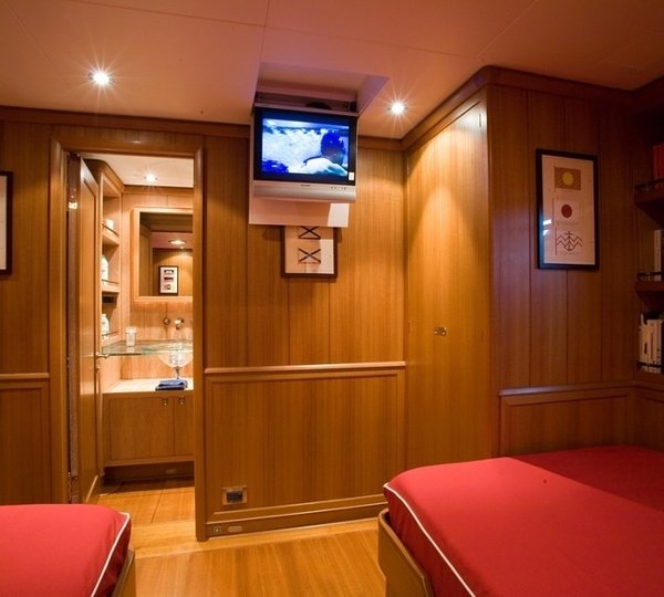 Screening: Yacht HERITAGE's Twin Bed Cabin Pictured