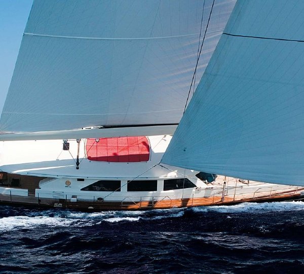 Profile Aspect Aboard Yacht HERITAGE