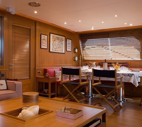 Eating/dining Furniture Aboard Yacht HERITAGE