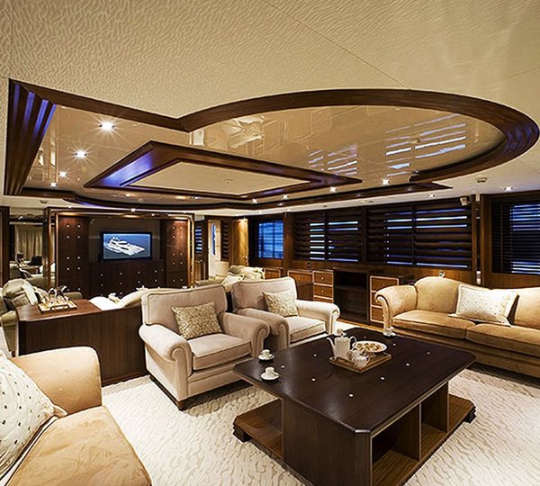 Profile: Yacht PRINCESS IOLANTHE's Saloon Photograph