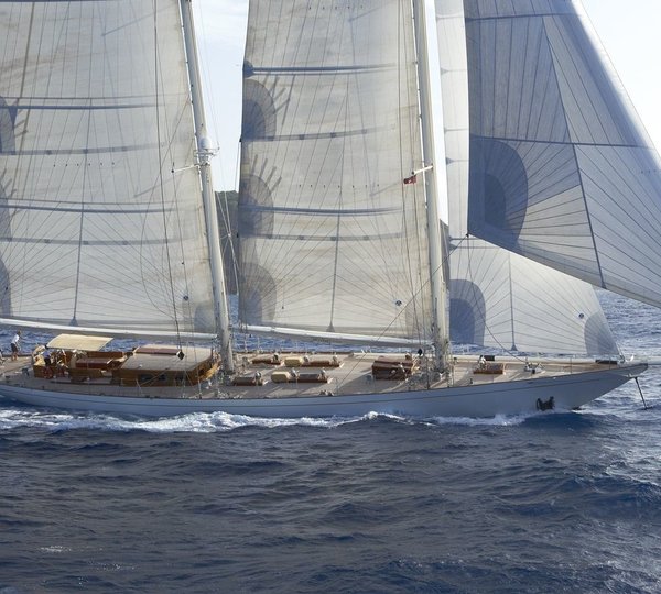 Sailing Aboard Yacht WINDROSE OF AMSTERDAM