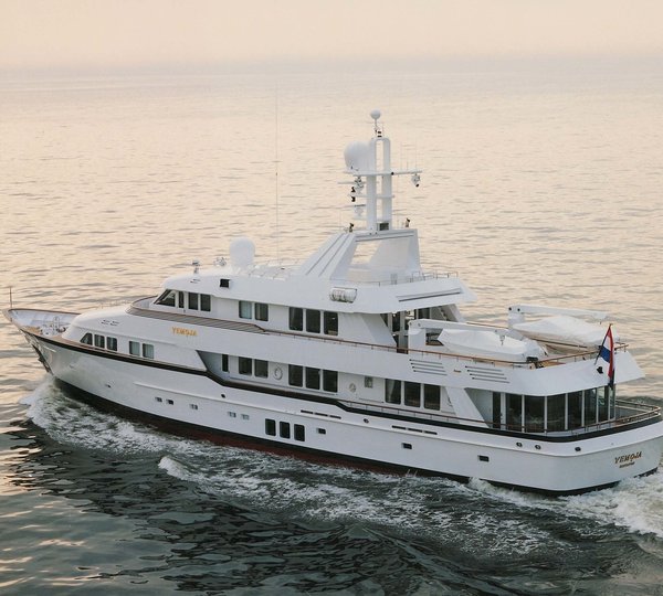 The 47m Yacht HUD HUD