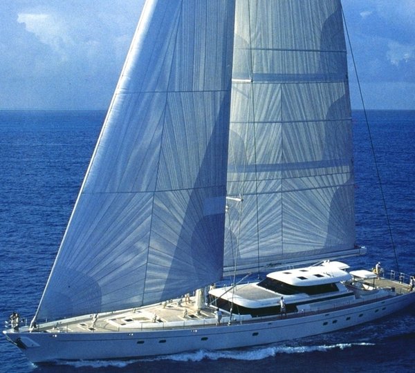 Profile Aspect On Board Yacht HYPERION