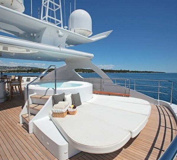 Life On Yacht MON PLAISIR
