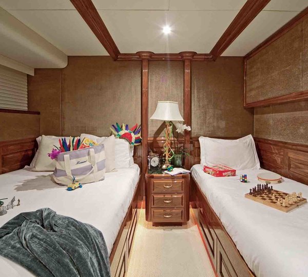 Blue: Yacht ONE MORE TOY's Twin Bed Cabin Pictured