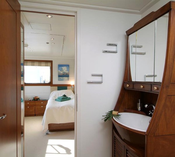 Main Master En Suite Aboard Yacht HANSE EXPLORER