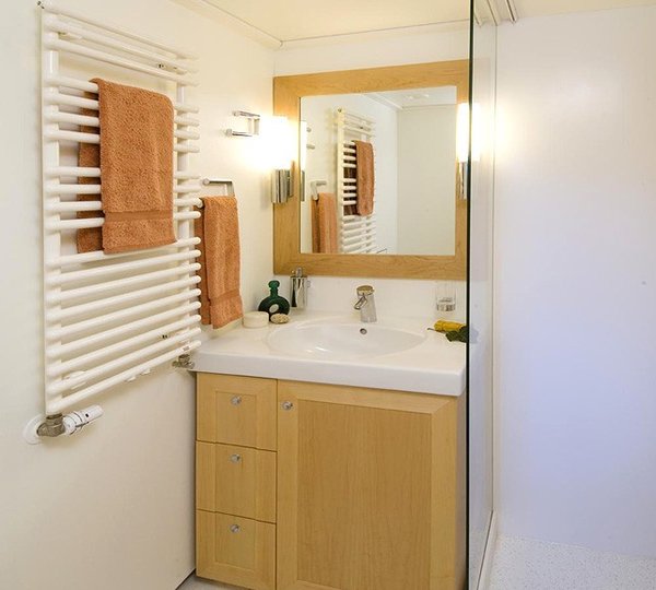 Guest's Bath On Board Yacht HANSE EXPLORER