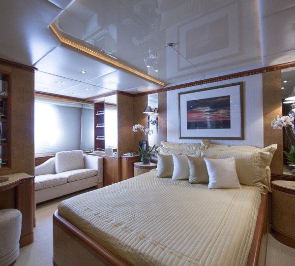 Queen Sized Cabin On Yacht KANALOA