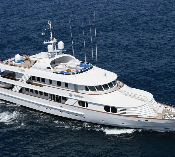 Forward Aspect: Yacht KANALOA's Cruising Captured