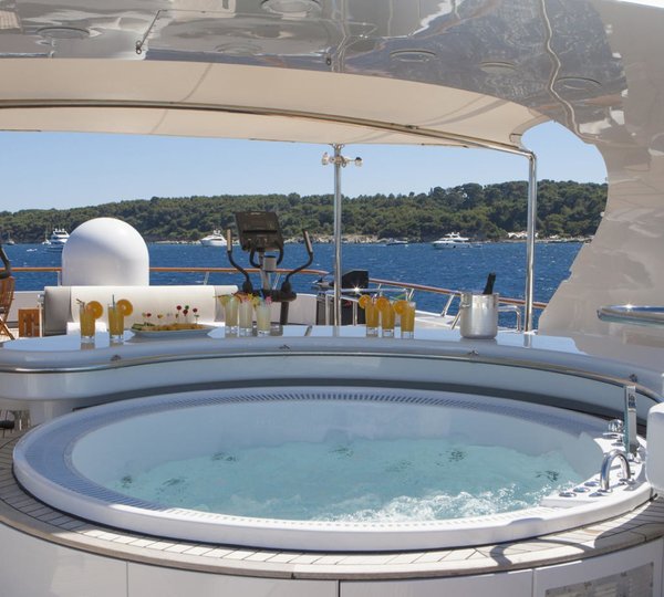 Jacuzzi Pool Aboard Yacht KANALOA