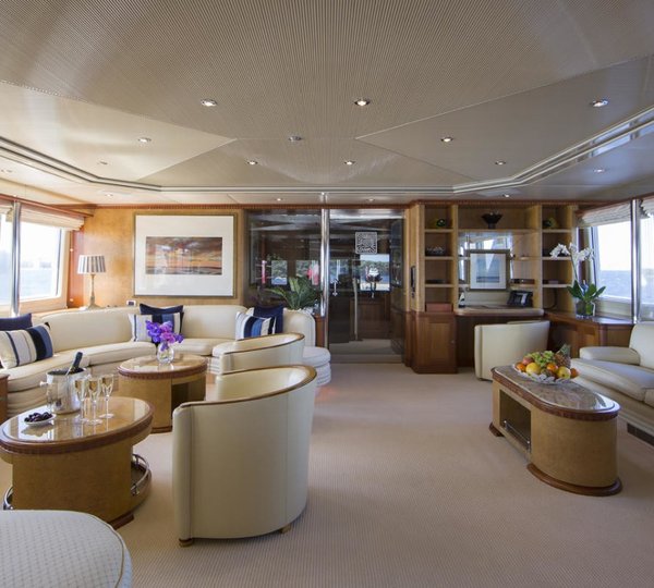 Profile: Yacht KANALOA's Sky-lounge Photograph