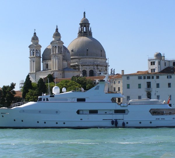 The 48m Yacht RADIAL