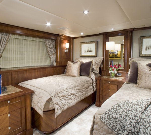 Twin Bed Cabin On Board Yacht LOHENGRIN