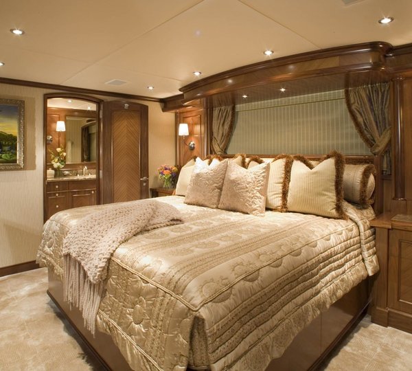 Guest's Cabin Aboard Yacht LOHENGRIN